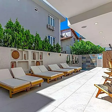 Hotel Dulcet *