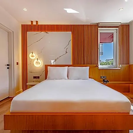 Dulcet Hotel *