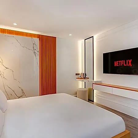 Dulcet Hotel *